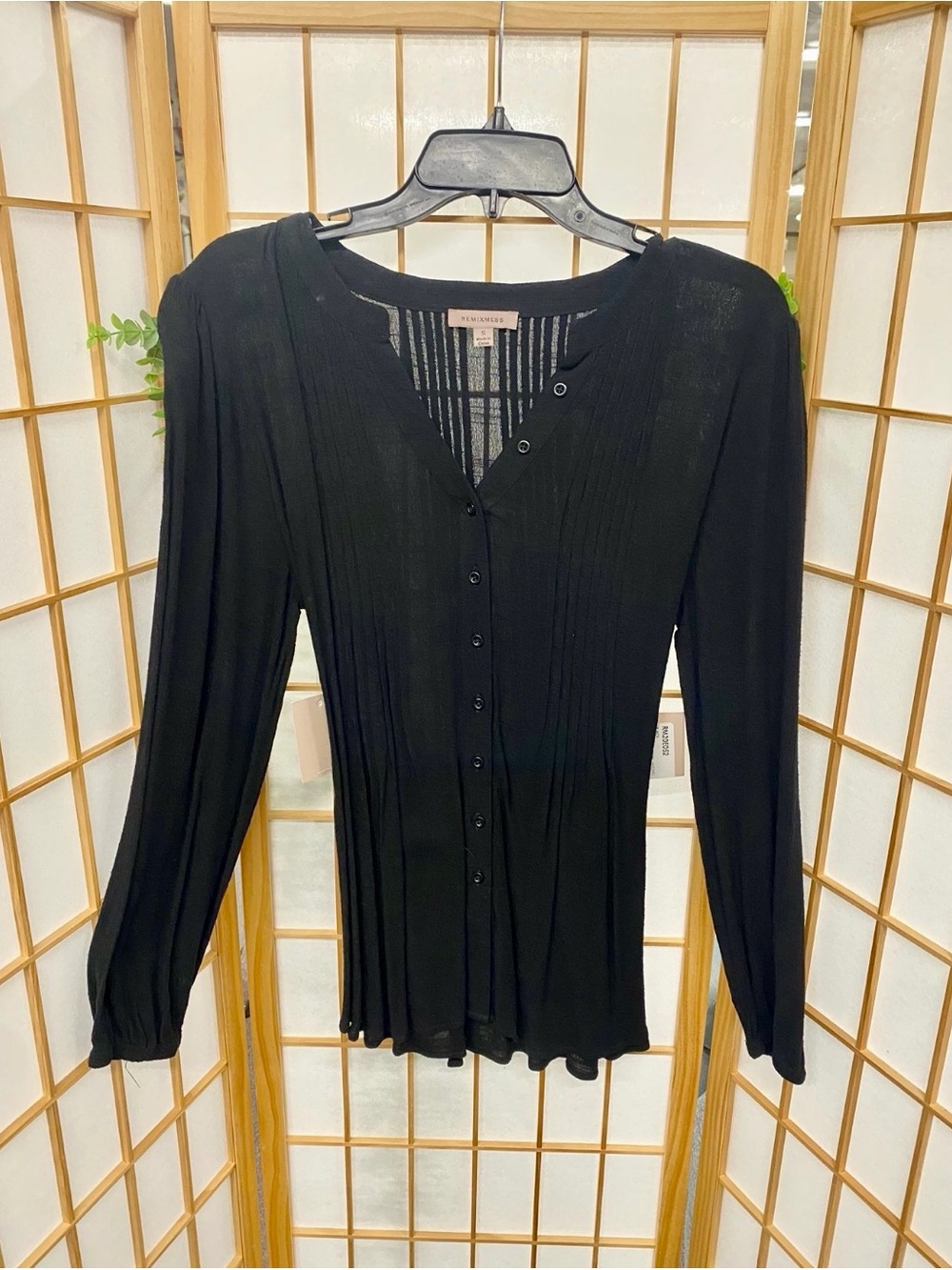 Women’s Black Ribbed Button-Front Long Sleeve Top -